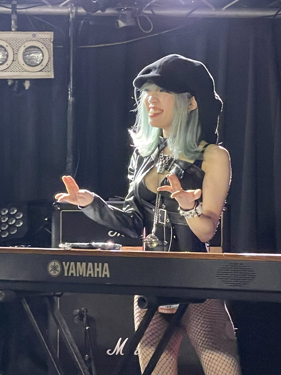 QOFW's tweet image. 音色とか雰囲気とかバチッと作ってくれて本当にすげーーーので、11/19はエリーさん(大好き♡)を目当てに来てください！！！！！！！！

せっかくなんでお酒飲むなり揺れるなり美味いもの食べるなりしてもろて！！！

もちろんワタシも奮起いたします！！
見どころいっぱい⸜(*ˊᗜˋ*)⸝
#FREEWING #4DF