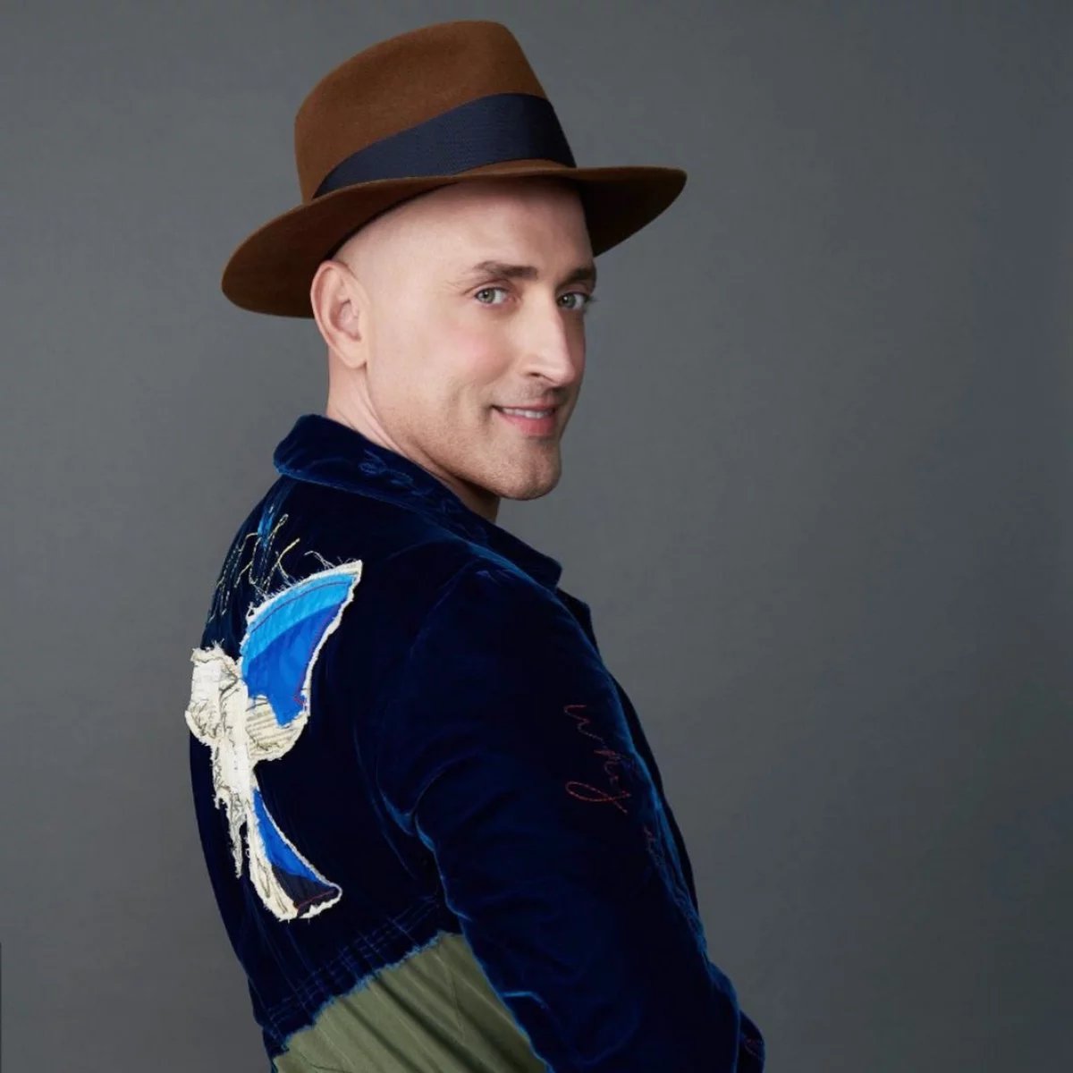 multishow's tweet photo. Nosso Paulo Gustavo faria 45 anos hoje. E ele continua eterno na nossa memória e no nosso jeito de rir e fazer humor ❤ #DiaDoHumor https://t.co/wK9PInvQCs
