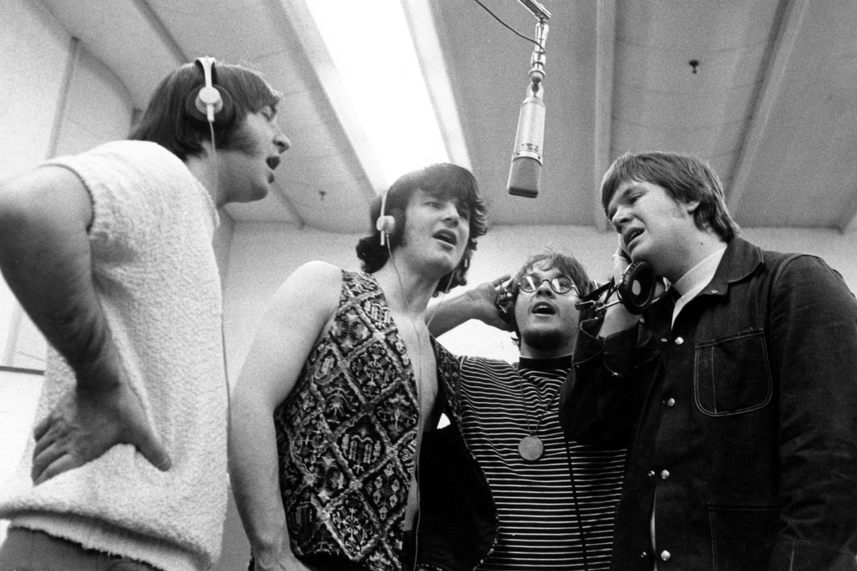 "Fake bullshit shows"

The co-founders of classic rock group the Guess Who have sued their ex-bandmates in a bitter $20 million lawsuit, accusing them of false advertising. 

Story: rollingstone.com/music/music-ne…