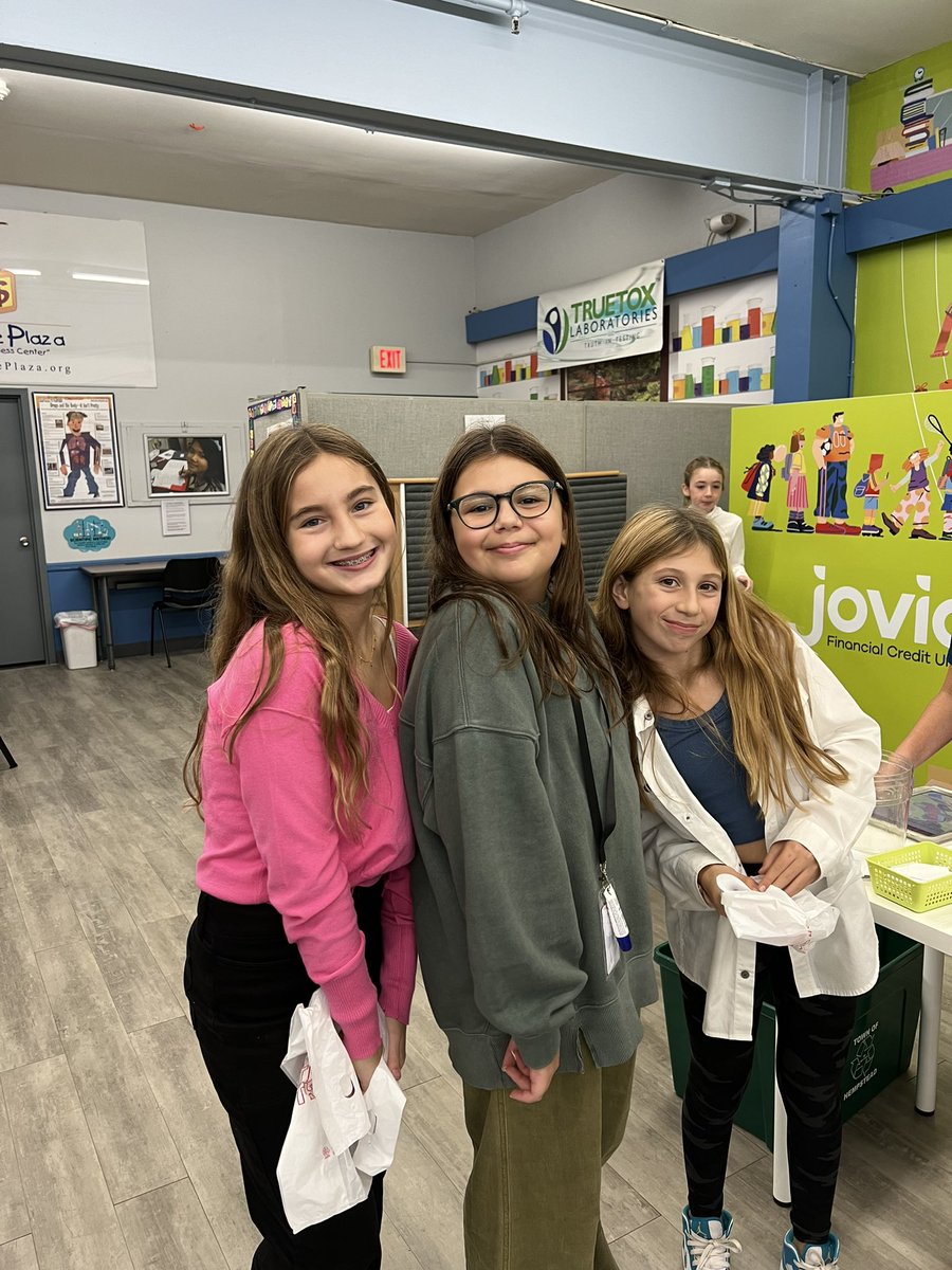 Ms. Sloane tweet media