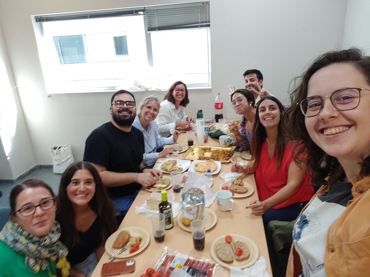 GenestraMaria's tweet photo. Celebració 🎉 per tots aquests anys que he passat amb la família @TERCIT_group @IUNICS_UIB @UIBuniversitat ♥ Ara a per nous reptes...però tampoc molt enfora d'aquí! 😉 https://t.co/mFrtKzzbMv