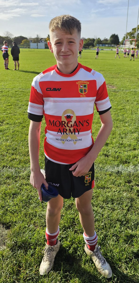 thainwilly's tweet photo. So great for @GorseinonS to finally get our new kit for the season which was presented to them before our match at the weekend vs @TonnaRFC U13's. Proud to carry the Morgans Army badge on the shirt - our new 16th man. #morgansarmy #noonefightsalone https://t.co/1ZyLf7tDgT