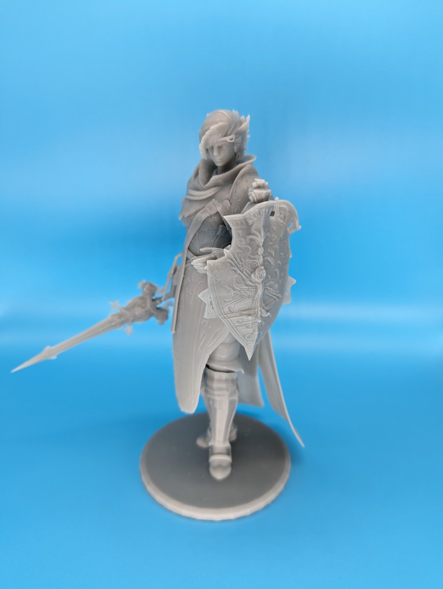 ByakkoMakes's tweet photo. One of my recent #FFXIV Warrior of Light figurine commissions. Pics of model and printed. This time they requested unprimed, so they could paint it themselves! 

Commissions are open, check my Carrd or Etsy for details!

Re-tweets appreciated!

#FFXIVART #commissionsopen  #ff14 https://t.co/y5jAJdXZ30