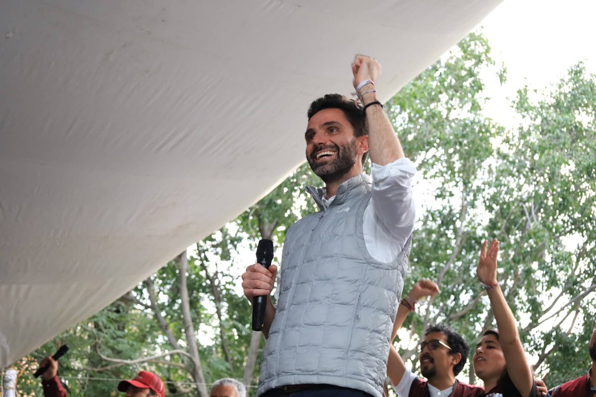 PoderNoticiaPue's tweet photo. 🙋‍♂️Las y los jóvenes como palanca de desarrollo en Puebla: @RodrigoAbdalaD 🙋‍♂️

👉 Más información aquí: https://t.co/tunXnYcdDf

@MorenaSi_Puebla @PartidoMorenaMx 

#PoderNoticiaPue #DondeTuVozSeEscucha https://t.co/4Rzt70I2ZR