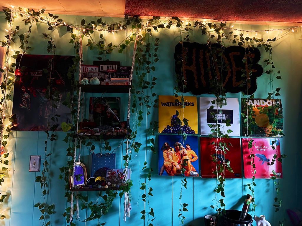 emberald__'s tweet image. cant wait to add more to the wall in march 🫡