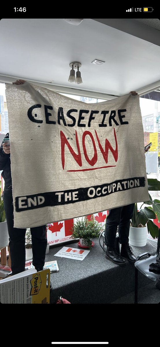 igobyv__'s tweet photo. @viraniarif call for a ceasefire now!!! your constituents are at your office waiting on your response https://t.co/vmJUDBkQRM