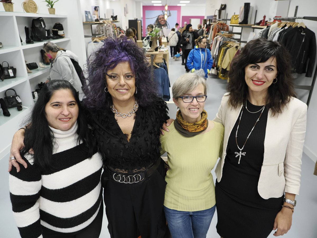 archiValladolid's tweet photo. Cáritas de #Valladolid amplía su compromiso con el empleo, el reciclaje y el medio ambiente, con la inauguración de una nueva tienda Moda Re- en el barrio de La Victoria, en la calle Fuente El Sol nº 18 de la capital
@cadiocva https://t.co/HJ4KfiBKwZ