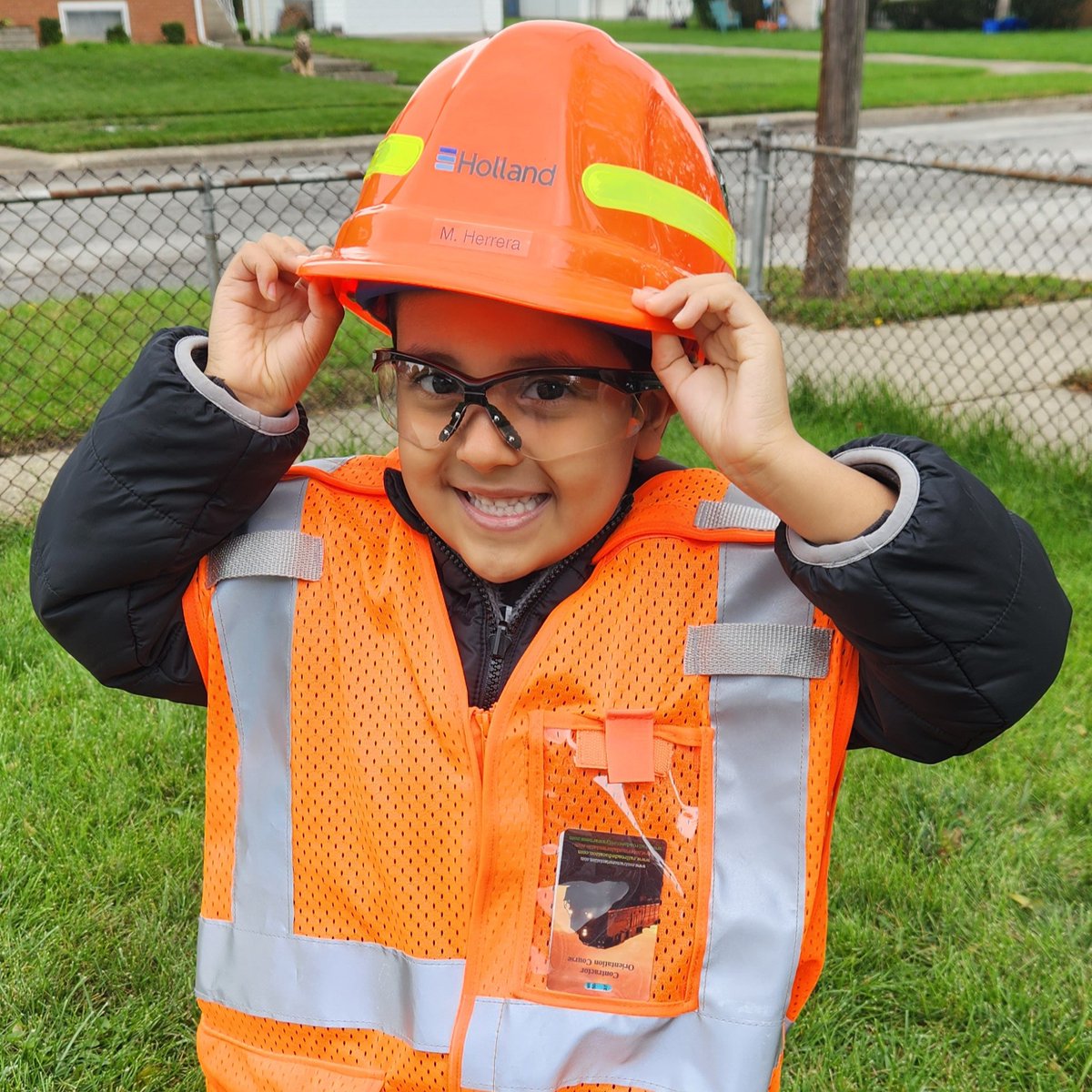 Our favorite costume? Railroaders of course! Marlyne's son is ready to take on trick or treating in his mom's PPE 🧡 #SafetyFirst