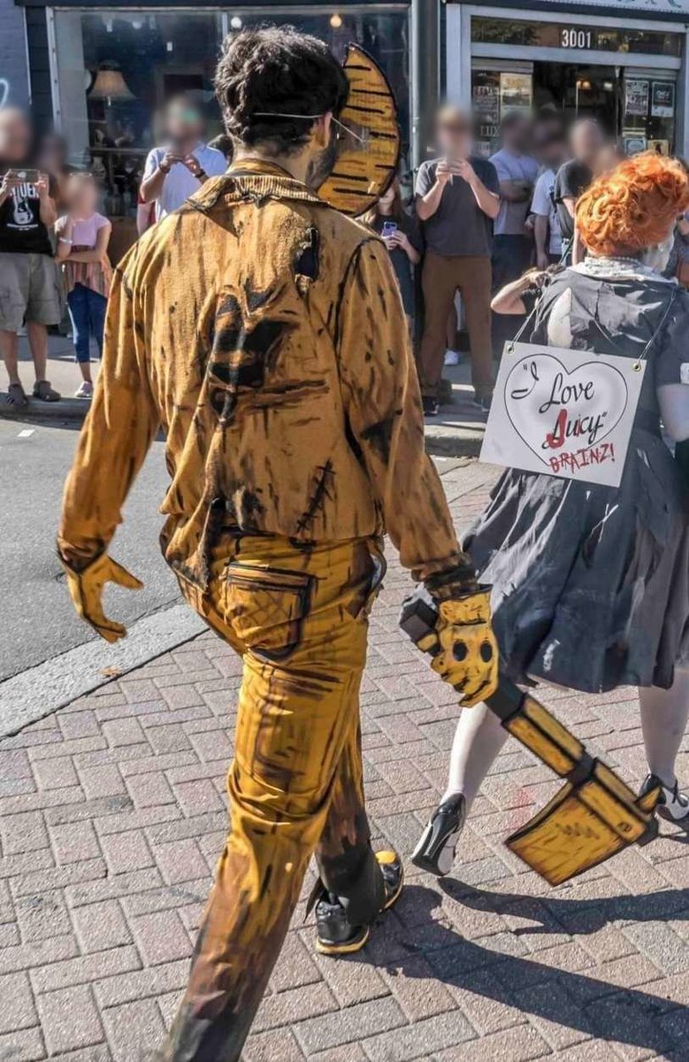 SuperJumsNelson's tweet image. Happy Halloween Eve!

Didn't have anything in particular planned this year, so here's some pictures of a costume I made for some zombie walk events I got to attend a couple of days ago!

#Bendy