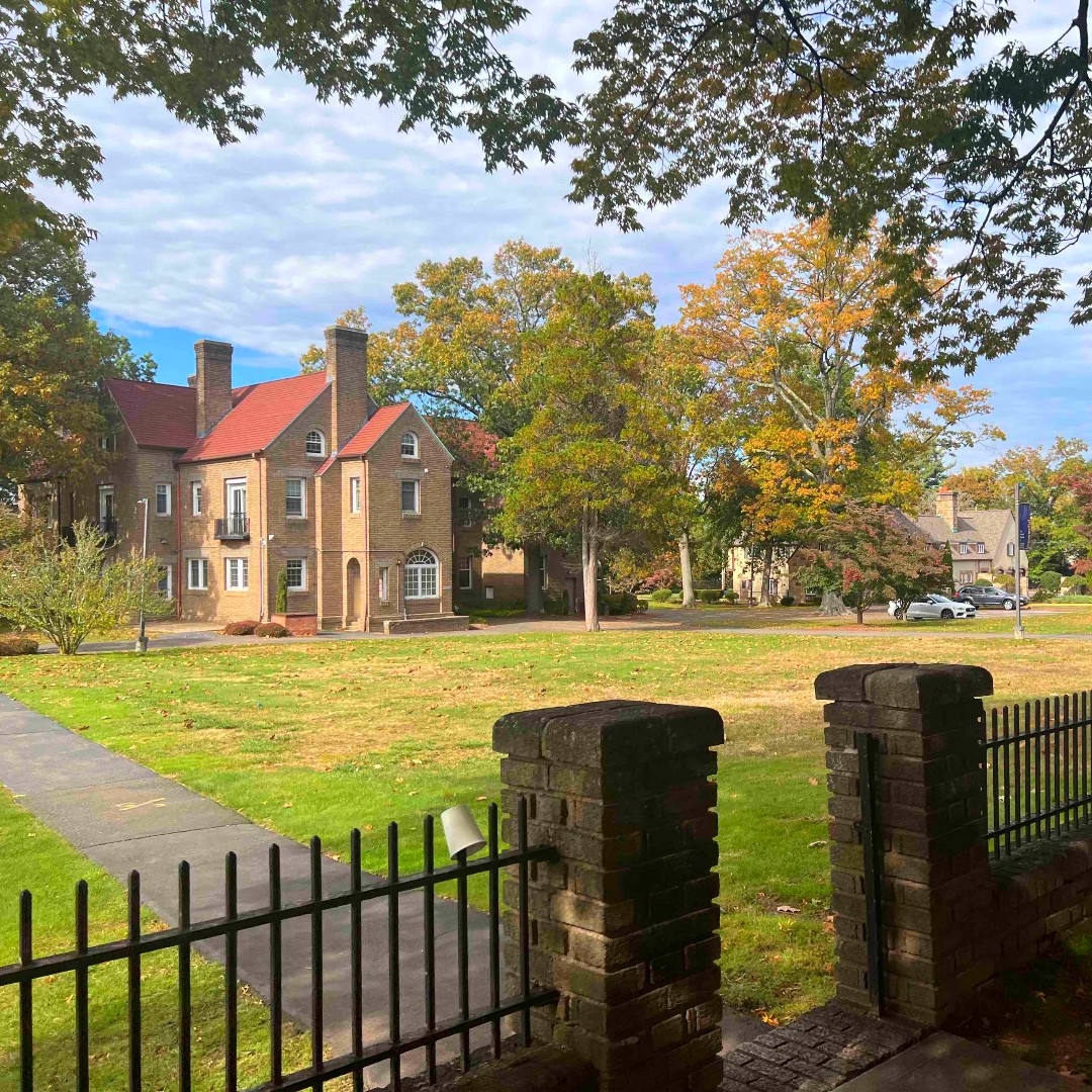 AlbertusSocial's tweet photo. Albertus, fall looks good on you. 🍁
#AlbertusMagnusCollege #FearlessFalcons #College #CTCollege https://t.co/AlRnRtC9i1