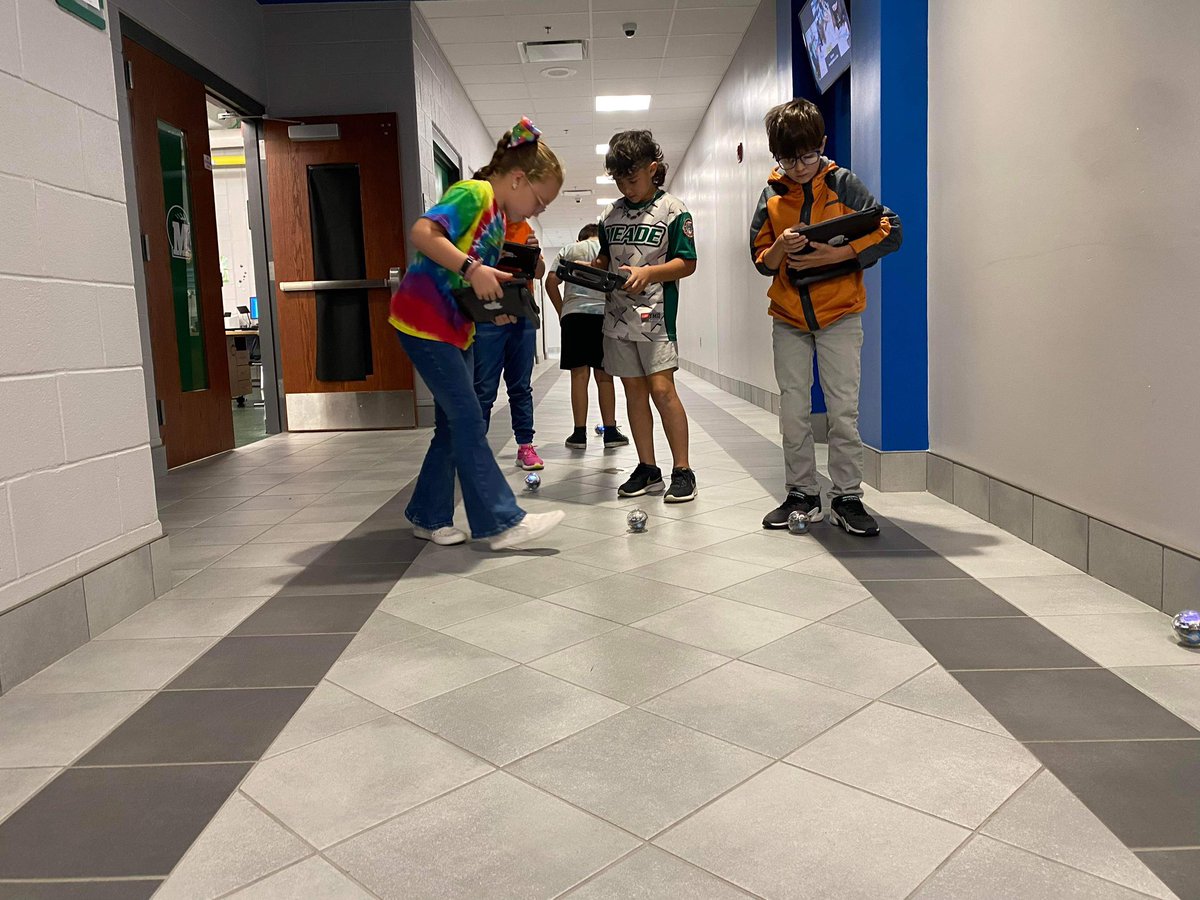 Meade_GATE's tweet photo. We love hosting field trips to the STEAM Lab! Last week, Mr. Hardy’s class from FPS kicked off our first field trip of the school year! This group was so impressive as they worked hard coding Spheros and built structures that survived our earthquake simulation! https://t.co/QJcbqX523B