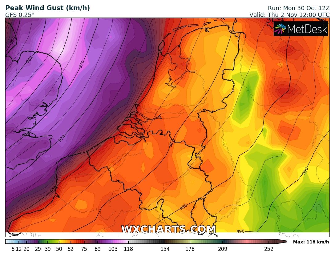 Scannernet's tweet photo. Donderdag storm? Diverse weermodellen voorspellen veel wind. Koers en mate van uitdiepen van de depressie gaan bepalen hoe sterk de storm zal zijn en waar het windveld komt te liggen. Later meer.... #storm https://t.co/e1eiiiHZwo