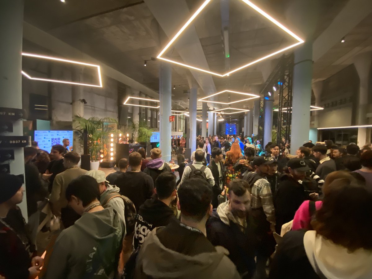 MapMetrics's tweet photo. ππ€ Good vibes, great people, and networking that's on fire at the #SolanaConf! π Let's connect, collaborate, and make magic happen! #BlockchainCommunity #NetworkingNinjas #CryptoCollaboration πΌππ https://t.co/WdPHcBQYoo