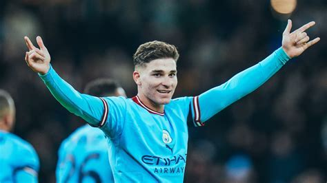 ludovicmondot's tweet photo. alvarez 7eme !!! le mec a tout gagné !! la #PremierLeague , la #ldc , la #cup , la #cdm23 !! ce classement est une merde sans nom , #BallonDor #alvarez https://t.co/RRk4qb6cyM