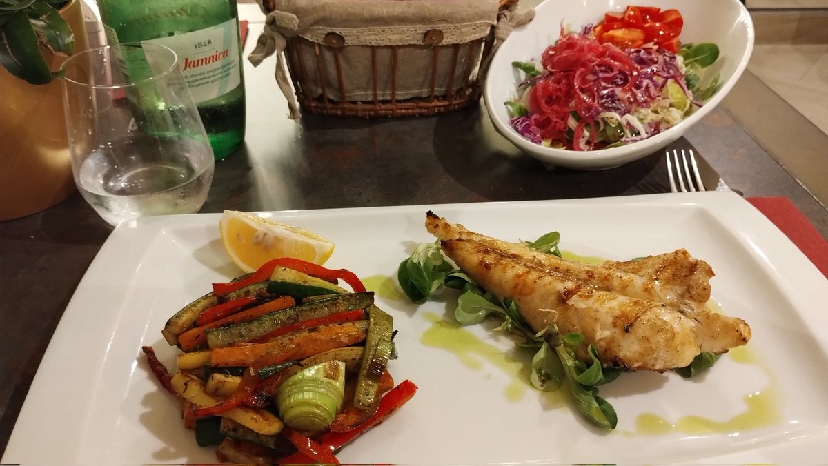 F9tNol1XAAAjrhk?format=jpg&name=medium