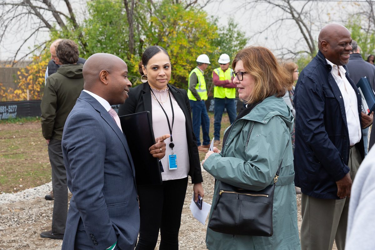 matcmilwaukee's tweet image. Milwaukee and MATC leaders braved the rain last Wednesday as they celebrated setting the sixth and final telephone pole for MATC's Electrical Power Distribution Training Center!⚡

Watch the news coverage: bit.ly/3QDSpb9

#MATC #metcalfe