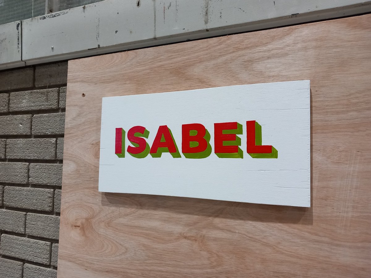 TradSkillsNI's tweet image. 🤓 Brilliant day today getting an introduction to #signwriting from professional #signwriter Joha Mune! 

We began by getting to grips with posture and different strokes before being let loose on our own boards! 
🎨🖌

🙏 Thank you to Joha &amp;amp; all the fab participants 👏👏