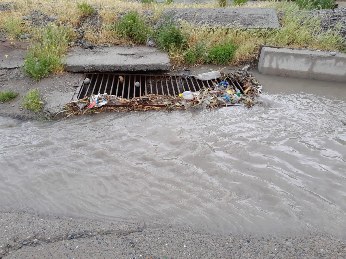 ccypctw's tweet photo. ➡️Ante el pedido de vecinos, personal de #DefensaCivil municipal realizó una limpieza de boca de tormenta para evitar complicaciones con las precipitaciones.

📍Fue en Daleoso y Simón de Alcazaba https://t.co/QeTIRSIwi8