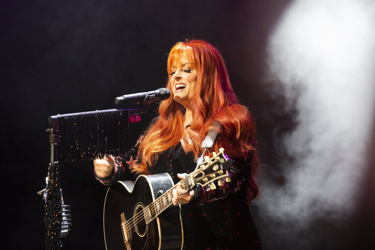Wynonna tweet media