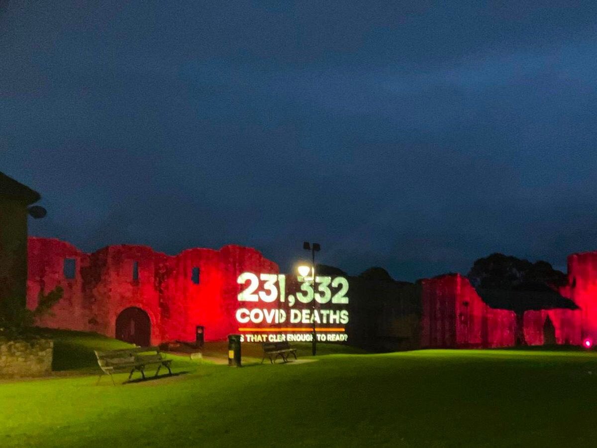 On Barnard Castle now!  

Can you read it okay <a href="/Dominic2306/">Dominic Cummings</a> ? 👓 #CovidInquiryUK