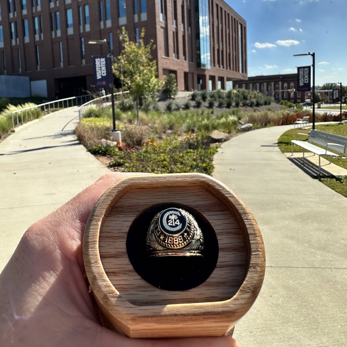 thewillhen's tweet photo. Thanks @ClemsonUniv for everything. Ever loyal. #ClemsonRing https://t.co/rGFxuaFmPf