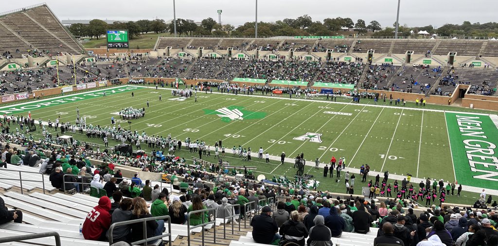 Had a great time at the Mean Green vs Memphis homecoming game this weekend, thank you @TrustMyEyesO again for the invite. @TaylorMustangFB