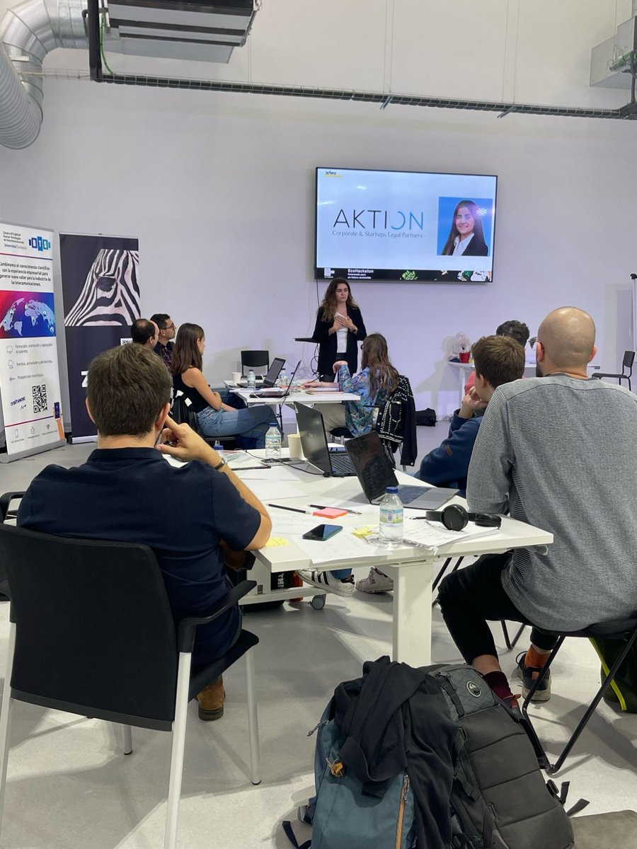 AktionLegal's tweet photo. ➡Los días 26 y 27 de octubre, vivimos momentos emocionantes en la primera edición del #EcoHackathon organizado por #ZebraVentures.
Nuestra compañera, @MariaAbenia, participó como mentora y miembro del jurado, brindando su apoyo a emprendedores y estudiantes. 🚀🙌 https://t.co/P0Rrx3su3n