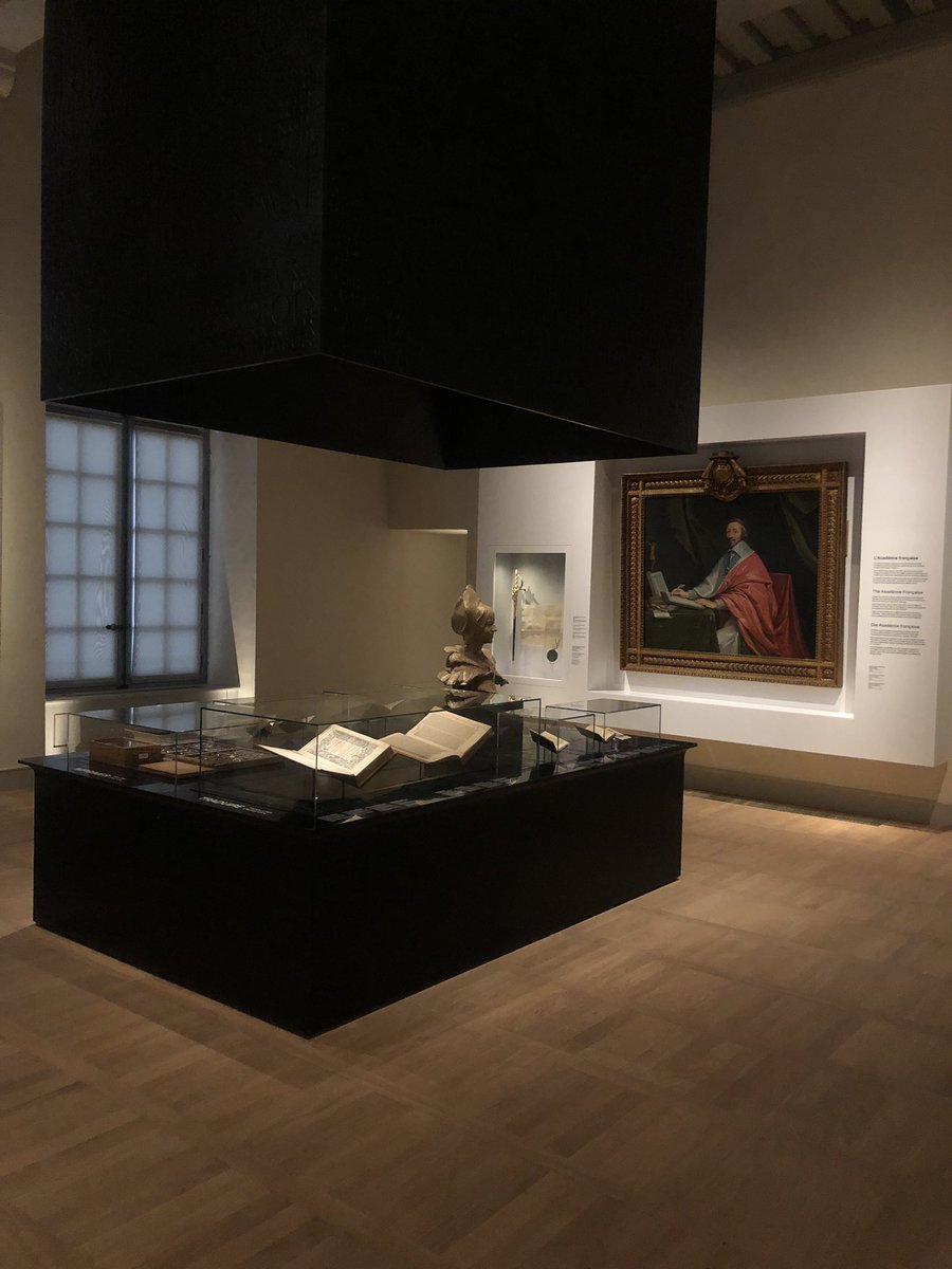 Avant/Après 

J’ai visité deux fois le château de Villers-Cotterêts, en 2018 et aujourd’hui, en 2023 : 
l’ancien hospice à l’abandon est désormais la Cité internationale de la langue française. 🇫🇷