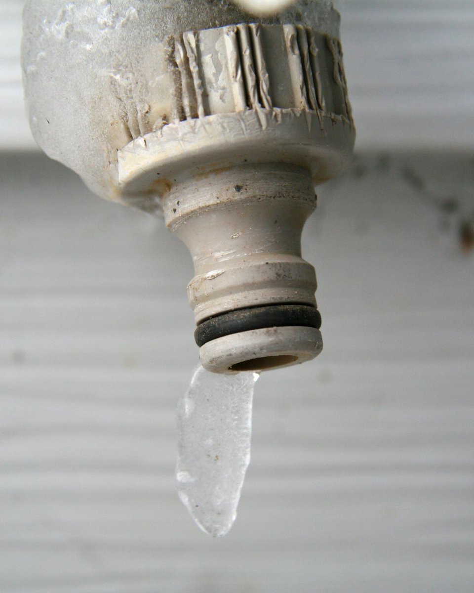 McCuskerAgency's tweet photo. Hey <city name> before temps dip enough for your cozy cable knit sweaters, disconnect your hose to prevent an icy mess. Fall Daylight-saving time is only 6 days away, so get prepared before we lose an hour! https://t.co/0Rq3ITtnTy