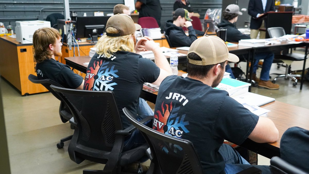 WVTreasury's tweet image. State Treasurer Riley Moore visited with HVAC, automotive, and electrical students at James Rumsey Technical Institute last week to share how @WVJumpstart’s new contest celebrates West Virginia&apos;s blue-collar workforce! 🛠

#BuildingASkilledWorkforce