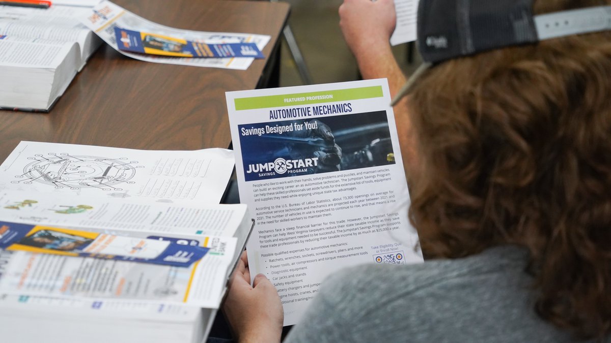 WVTreasury's tweet image. Tell us what makes you proud to be a WV skilled worker!

💰 Up to 20 winners will receive a financial boost to their career savings, and one grand prize winner will be awarded $12,000 deposited into a #WVJumpstart Savings Account!

Enter by Dec. 31 → wvjumpstart.com/contest