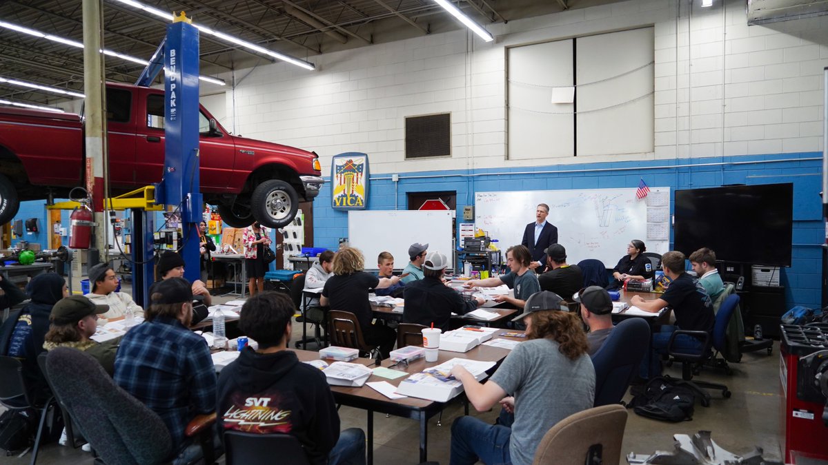 WVTreasury's tweet image. Tell us what makes you proud to be a WV skilled worker!

💰 Up to 20 winners will receive a financial boost to their career savings, and one grand prize winner will be awarded $12,000 deposited into a #WVJumpstart Savings Account!

Enter by Dec. 31 → wvjumpstart.com/contest