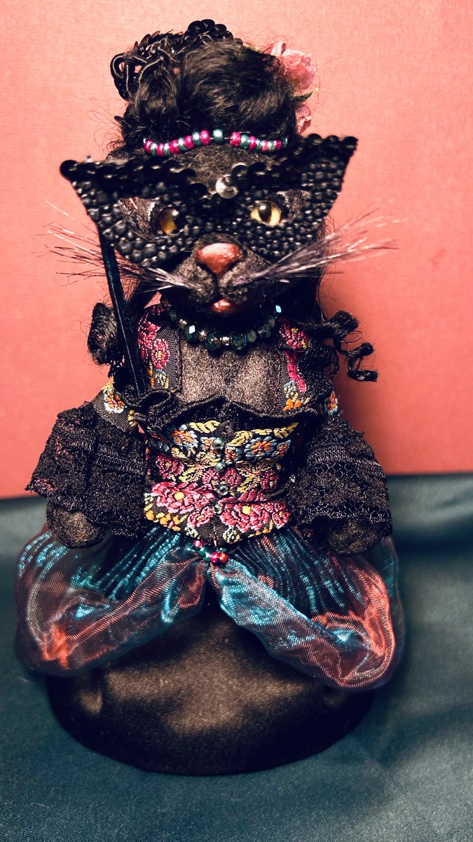 poppenmoon's tweet photo. Check out LADY KITTLESON CAT @THE MASQUERADE BALL OOAK HAND SCULPTED ARTDOLL BY POPPENMOON https://t.co/Fg1zi1lxHq #eBay via @eBay https://t.co/qmRRvRrMWo