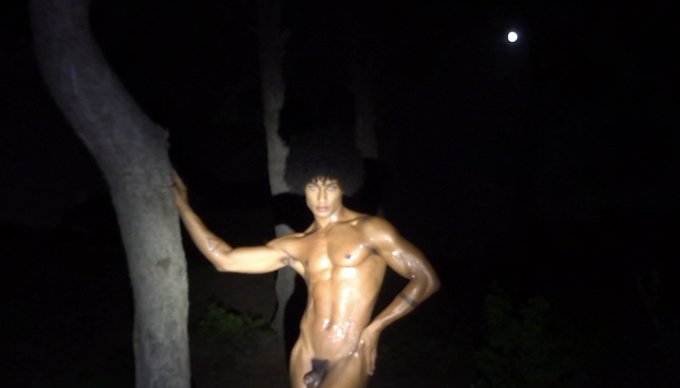 Careful, don&rsquo;t get lost or I&rsquo;ll find you. I&rsquo;m starving 🩸 https://t.co/SVsjMFEhCv