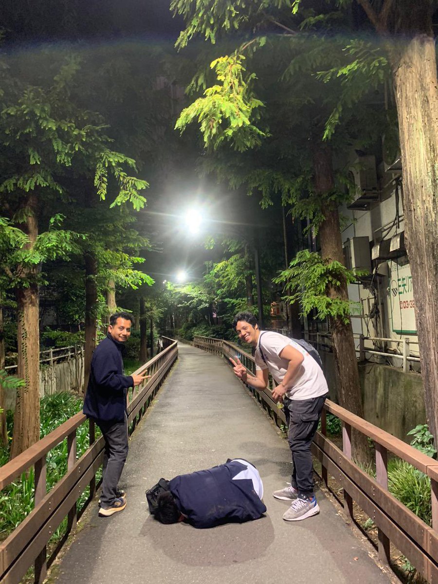 Bar Ayam (@torimeltdown) on Twitter photo 