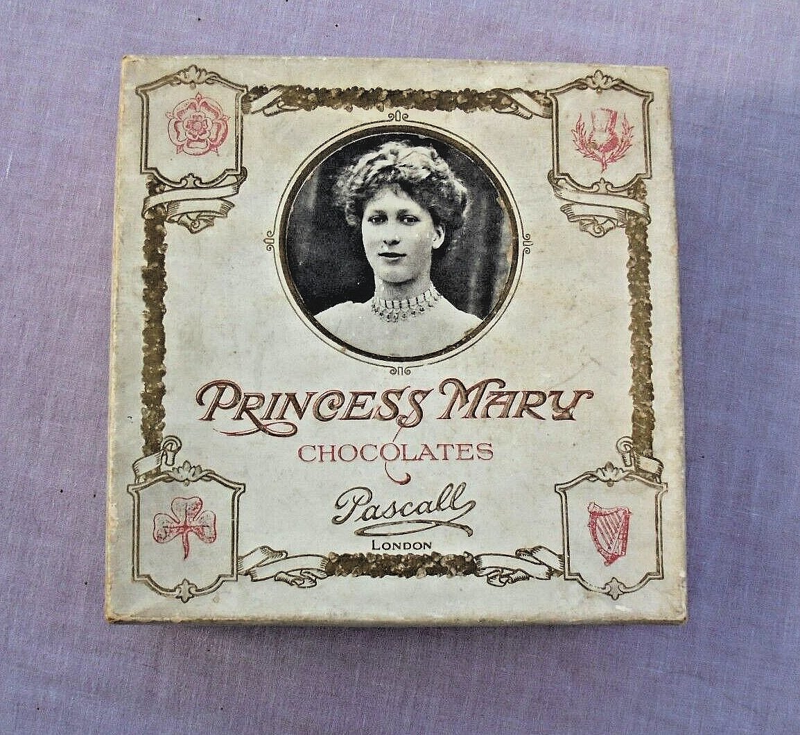 Very happy to get this Princess Mary Chocolate box by Pascall :D