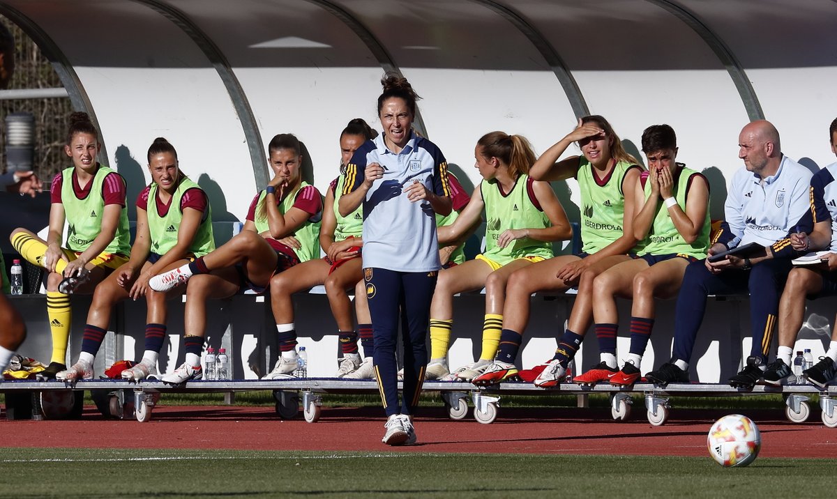 🔴 𝗢𝗙𝗜𝗖𝗜𝗔𝗟 | Convocatoria de la Selección Sub-15 para entrenamientos en L ́Alfas del Pi. ➡️ Laura del Río ha llamado a 30 jugadoras para los entrenamientos de preparación para el Torneo de Desarrollo de UEFA de la categoría. 🔗 bit.ly/ConvocatoriaU15