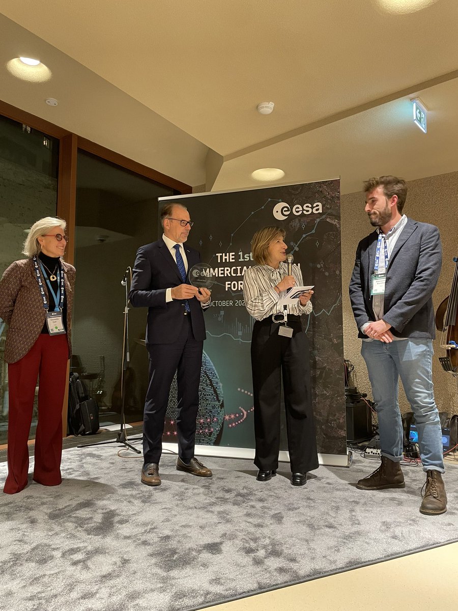 ESA_EO's tweet image. Congratulations to the winners of the @esa #CommEO award: 
🥉 mBryonics
🥈@aikospace 
🥇AMPHITRITE

Well done!!!
ℹ️ philab.esa.int/CommEO/