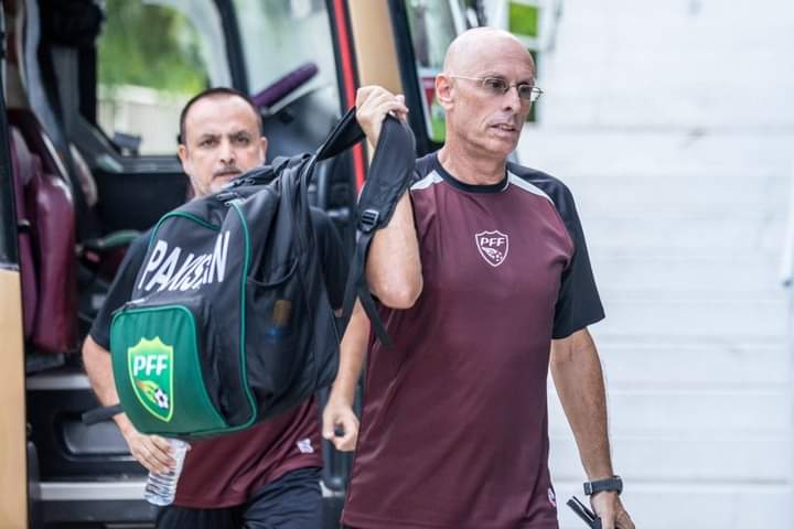 🇵🇰⚽🚨 | Stephen Constantine 

Pakistan Head Coach will be 'engaged' in the Round 2 of #FIFAWorldCup Qualifiers starting from November

Stephen will lead the Training Camp for the National Team starting from Nov 1

Via: @thenews_intl

🇵🇰⚽

#StephenConstantine #PakistanFootball