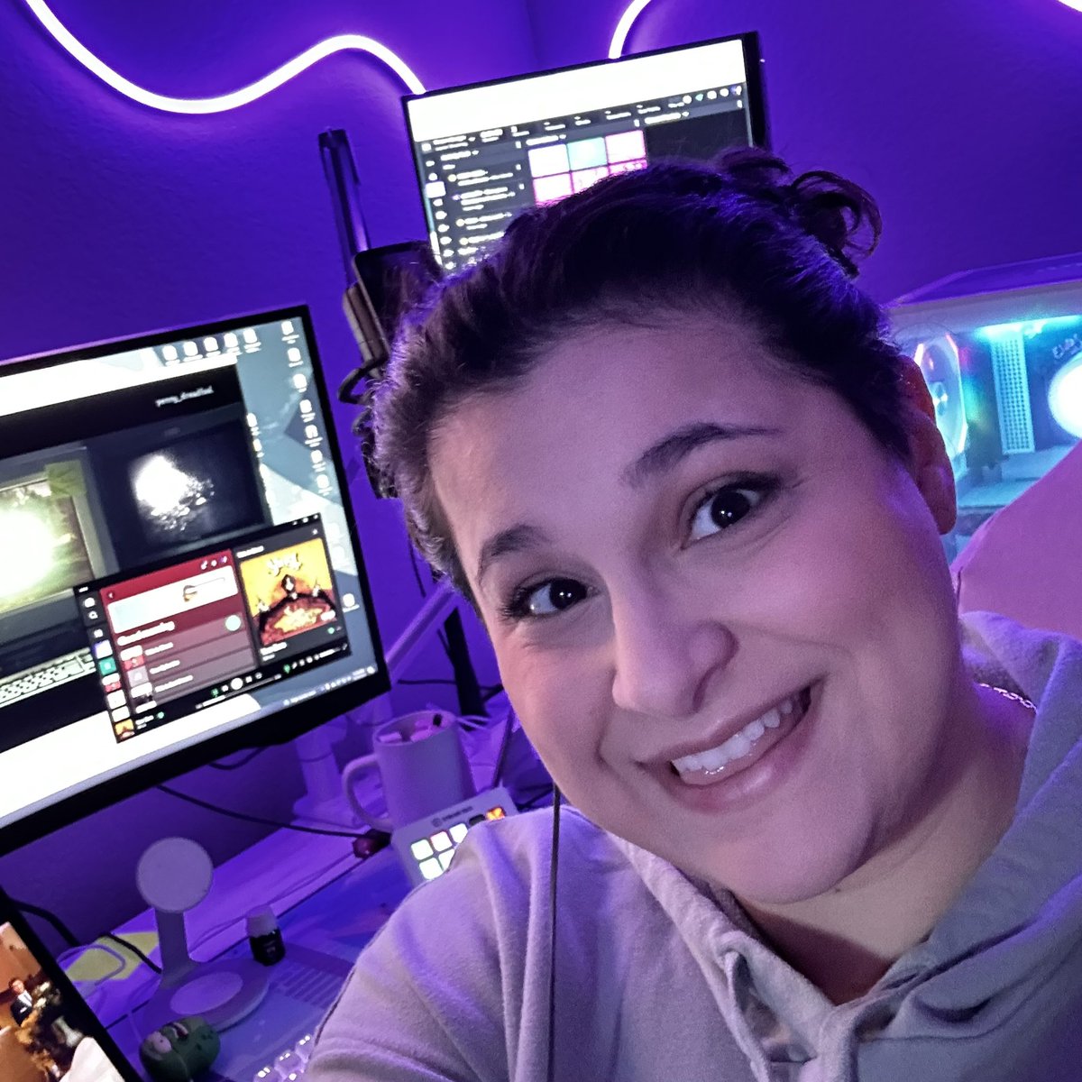 Playing The Quarry (again) after chat made me restart it!! Get in here and keep me from making the wrong choice (again) 😅
m.twitch.tv/penny_dreadfool