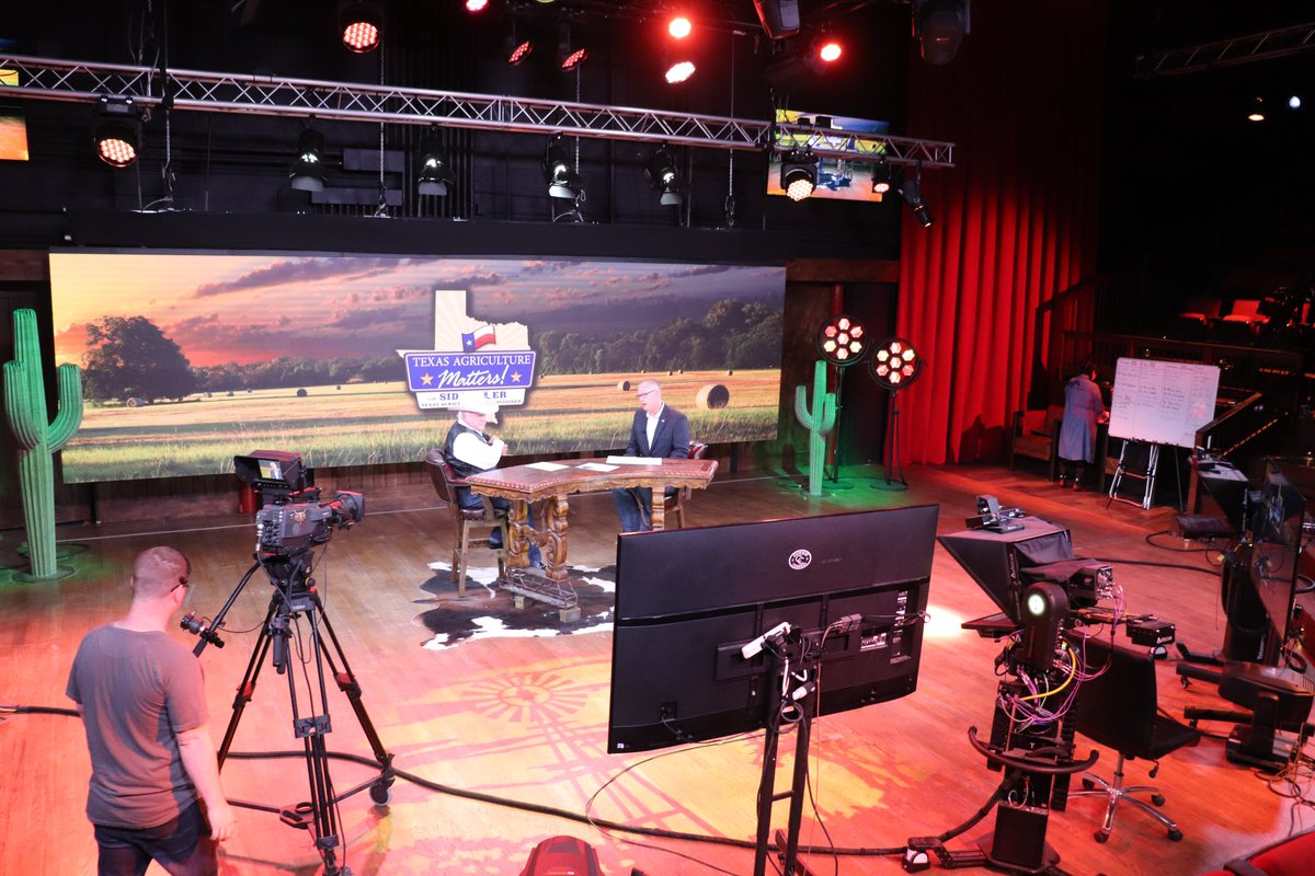 The weekly RFD-TV show, 𝑇𝑒𝑥𝑎𝑠 𝐴𝑔𝑟𝑖𝑐𝑢𝑙𝑡𝑢𝑟𝑒 𝑀𝑎𝑡𝑡𝑒𝑟𝑠, invited CTE Director Jason Hudson to discuss all things ag with Texas Agriculture Commissioner Sid Miller. 
#TexasAgricultureMatters