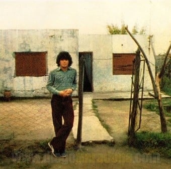 alejandrocsome's tweet photo. "Nuestra habitación de chicos era tan chica, que con mis hermanos soñábamos todos lo mismo".

Vivienda es democracia. https://t.co/hL7TO6q6X0