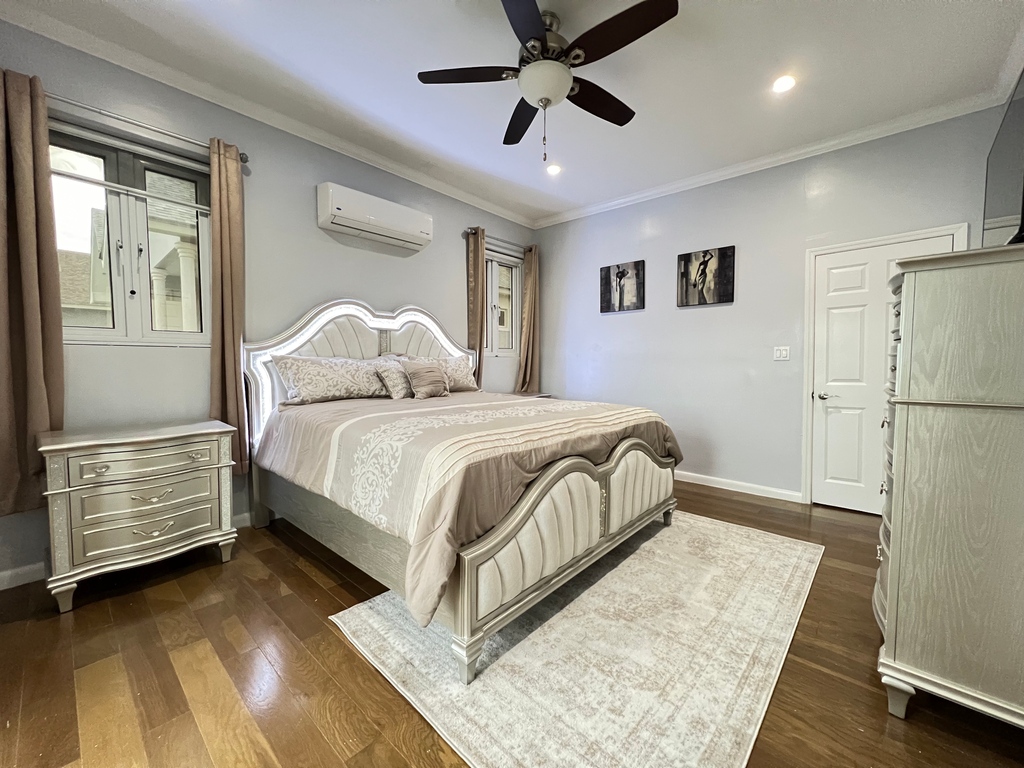 NEW RENTAL❗️
This newly renovated townhouse within the community of West Winds boasts space and comfort. It is rented fully furnished with a standby generator and quality furnishings throughout!

Listed Agent: Brian Austin
🏷️$4,000 Per Month
Learn more: l8r.it/L4X2