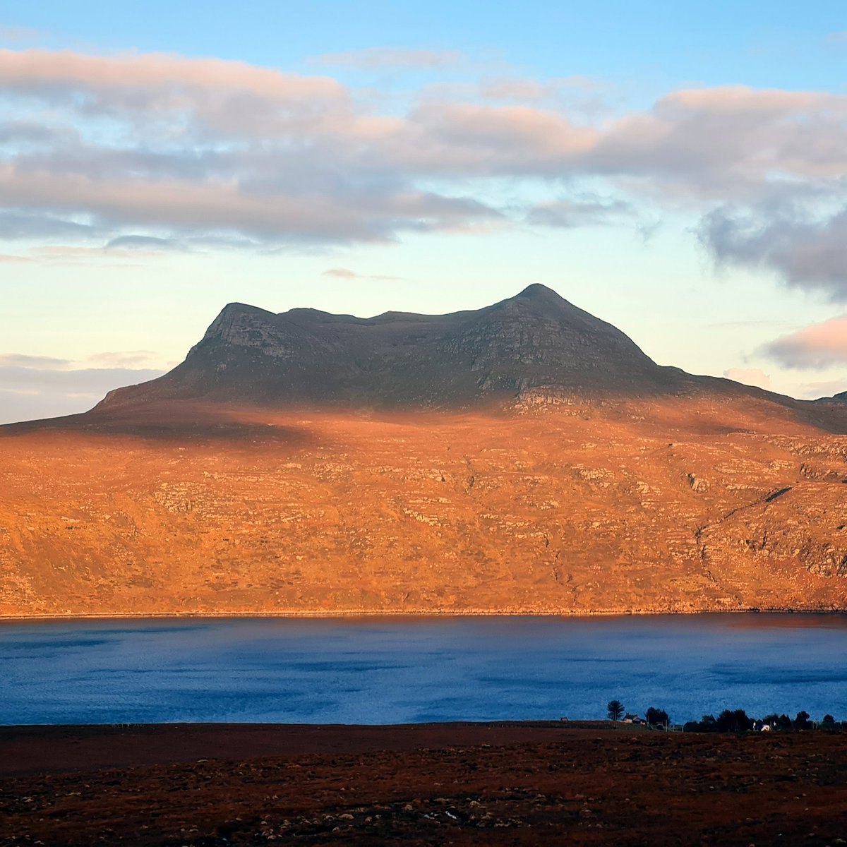 holnicoteNH's tweet image. Beinn Ghobhlach in the late afternoon light.