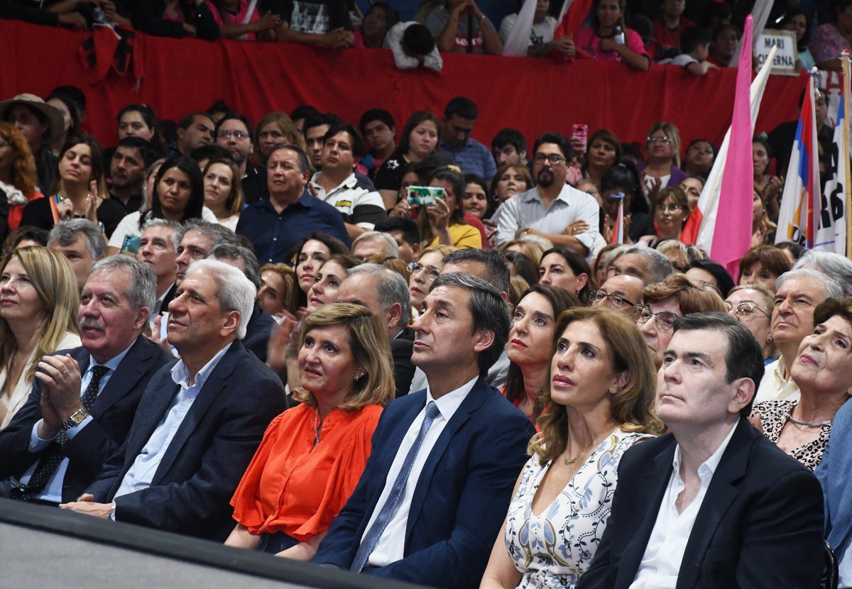 frentecivicosde's tweet photo. El acto estuvo encabezado por nuestro gobernador @GZamoraSDE , quien junto a la dirigencia y a miles de militantes del #FrenteCivicoPorSantiago, colmaron el lugar como muestra de apoyo al Padre de la Democracia. 

¡Gracias Dr. Alfonsín! ❤️

🇦🇷 https://t.co/FAYmhhHQSW