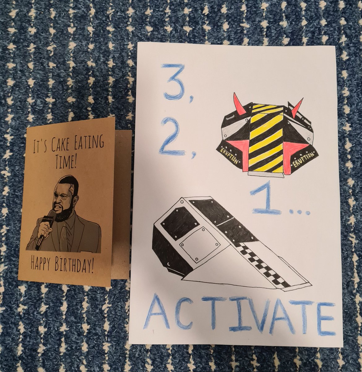 GraceeSara's tweet image. I think me and @MissRichTeaa might be twins. We both got each other robot birthday cards 😅 #RobotWars #BattleBots