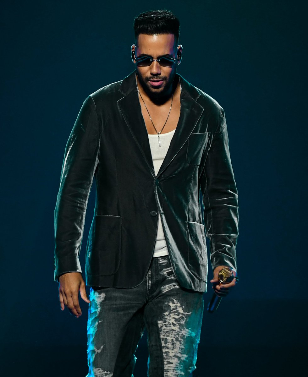 RomeoSantosPage tweet picture