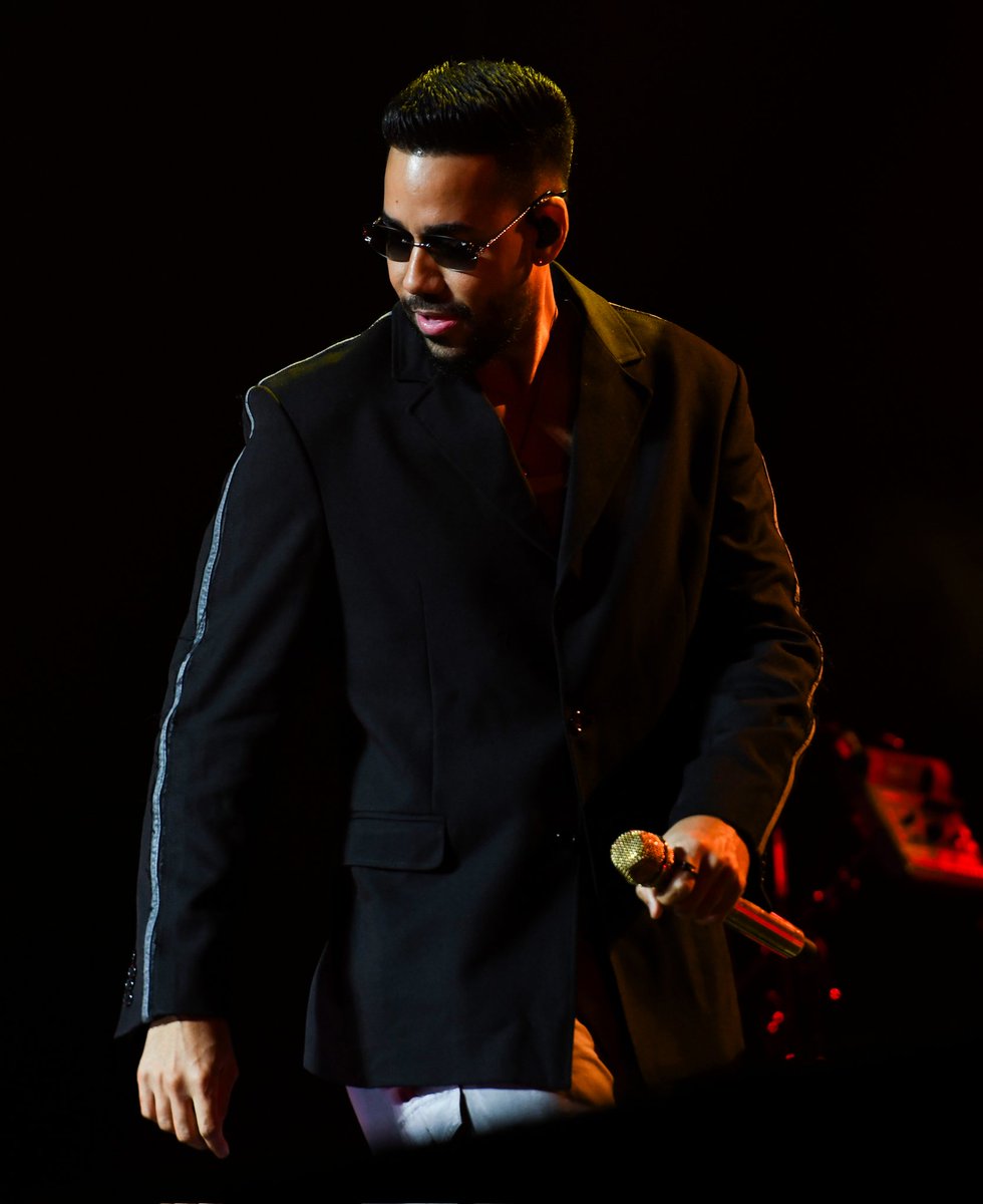 RomeoSantosPage tweet picture