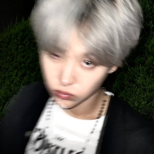 지훈이 위버스 프사 바꿈 … 😍