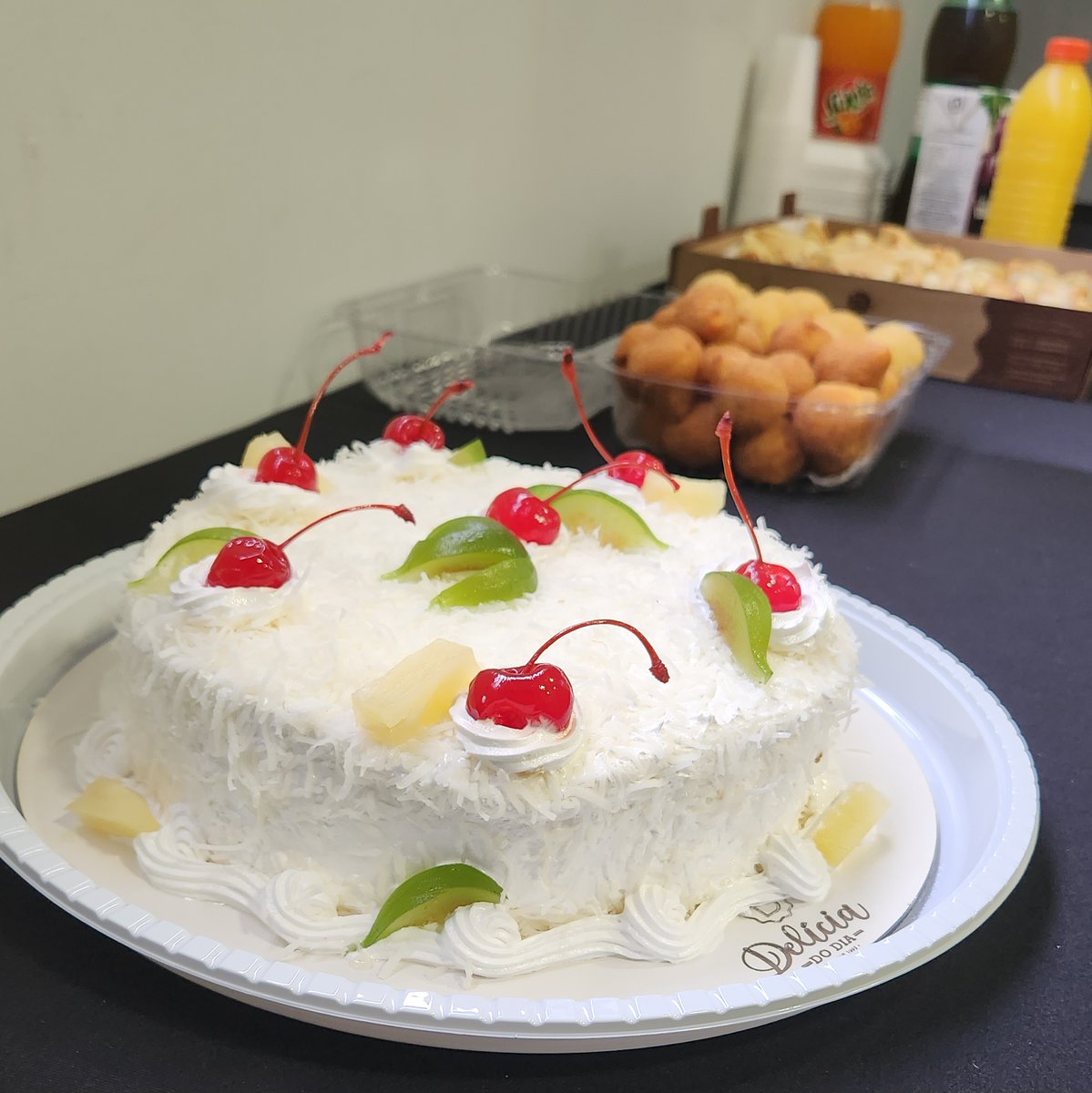 SimpleAgro's tweet photo. Na última sexta-feira (27/10) realizamos a comemoração dos aniversariantes do mês, um momento que já é tradição mensal por aqui, gerando momento de união e integração entre os colaboradores. Parabéns, desejamos que possam evoluir ainda mais! 🎉🥳🎂👏

#simpleagro #espaçocapital https://t.co/lJQAxxqvfN